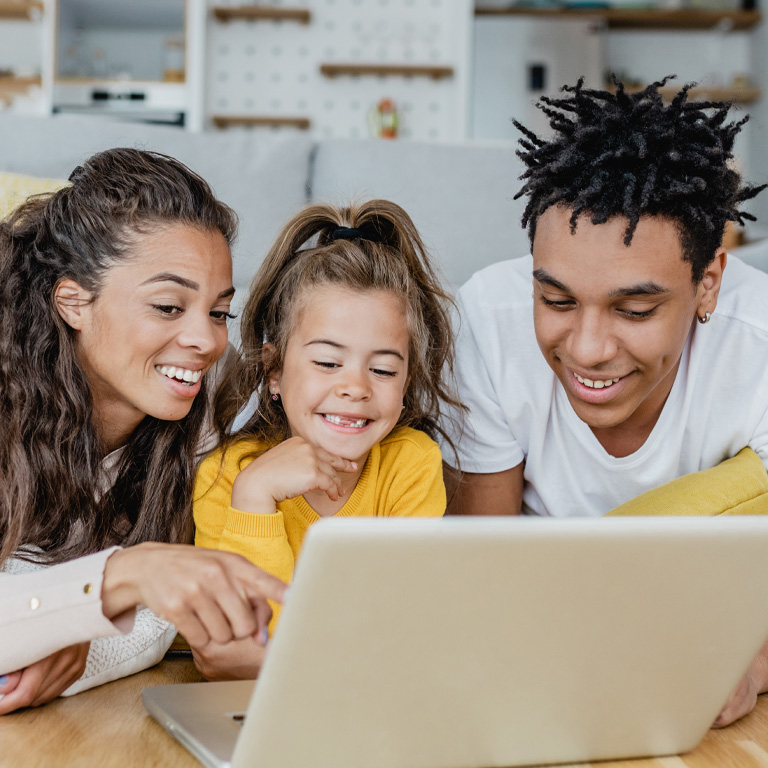 DDD-2024_WEB_TVO_KIDS Photo of a young family with a mother, father and young child looking at a laptop.